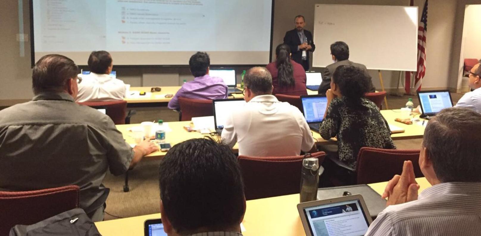 Jorge Hutt, Formador BASC, dando la bienvenida a los asistentes del primer Curso de Auditores de Internacionales dictado en Inglés en la ciudad de Miami.