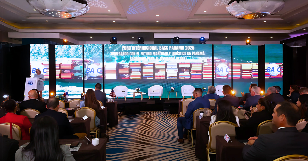 Opening of the International Forum “Navigating the Maritime and Logistics Future of Panama: Security for Global Trade,” led by Giomar González, executive director of BASC Panama.